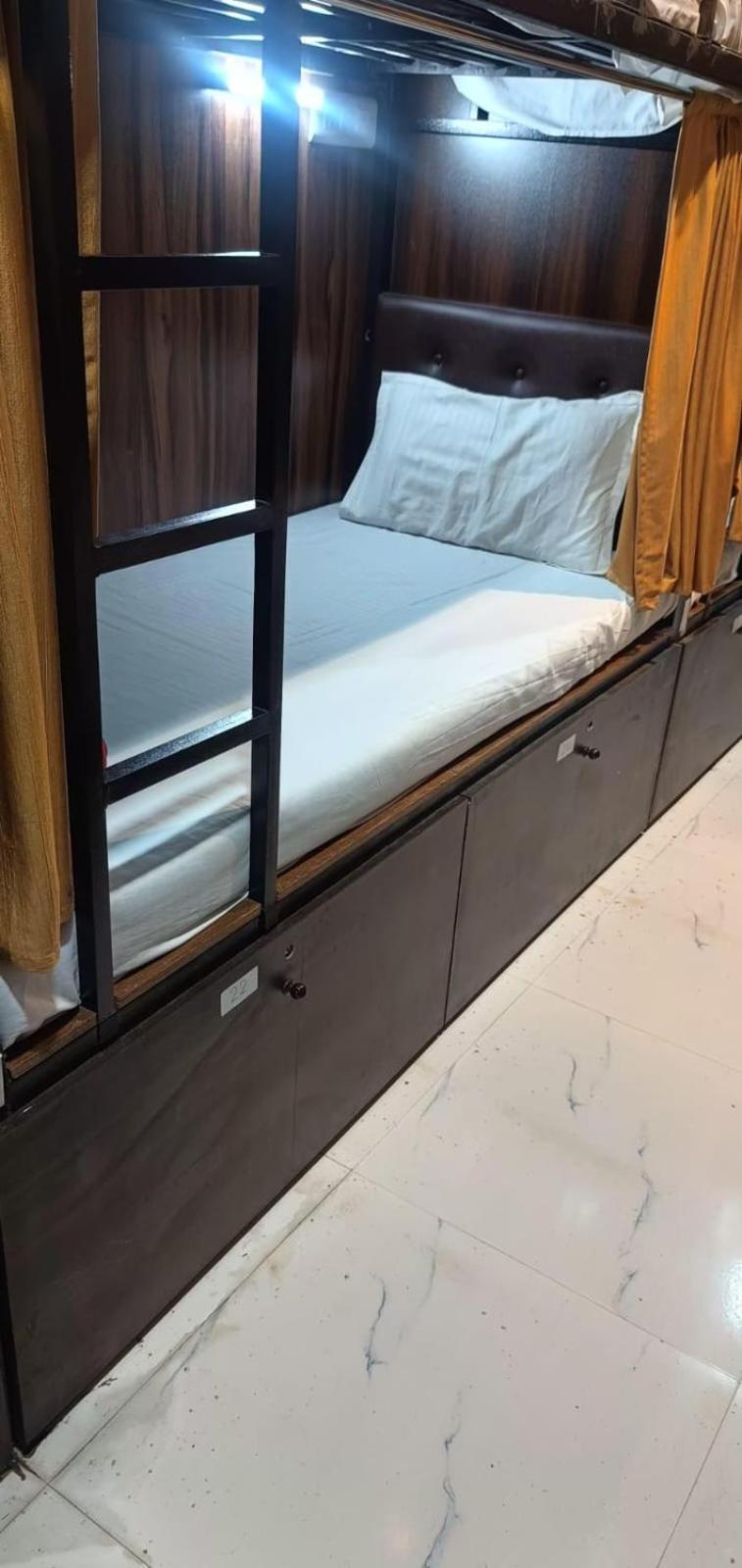 孟买 Golden View Dormitory酒店 外观 照片